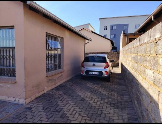 2 BEDROOM HOUSE FOR SALE IN FLEURHOF